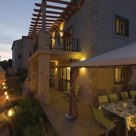 Luxurious In With Sauna Casa vacanze Lumbarda