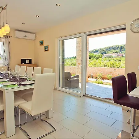 Casa vacanze Luxurious In With Sauna Lumbarda