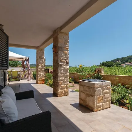 Luxurious In With Sauna * Lumbarda