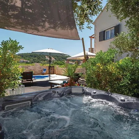 Luxurious In With Sauna Nyaraló Lumbarda