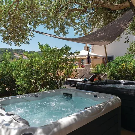 6 Bedroom Stunning In Nyaraló *
