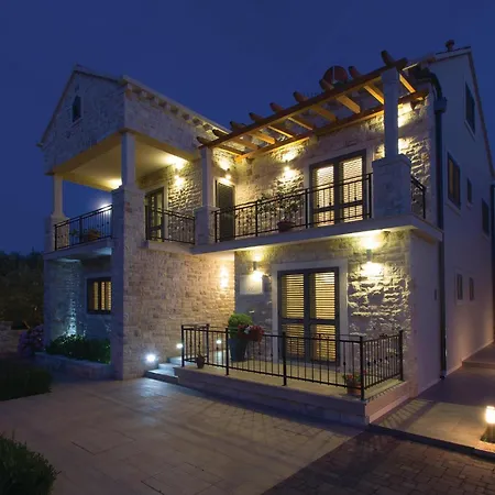 6 Bedroom Stunning In Nyaraló