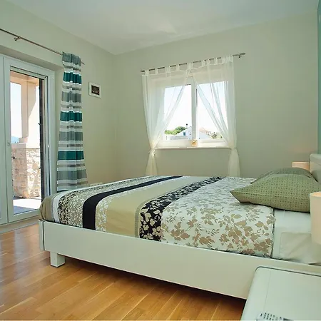 Luxurious In With Sauna Nyaraló